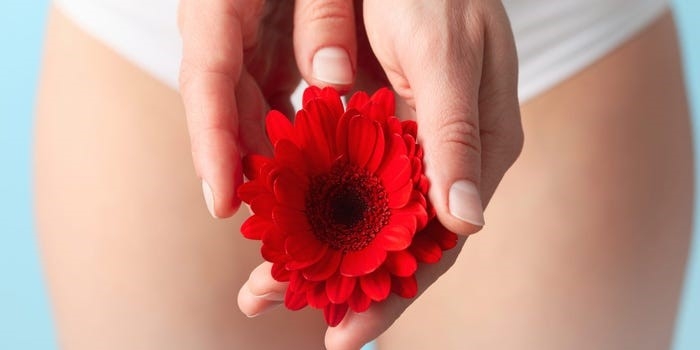 Không quan hệ ra máu vùng kín do đâu?